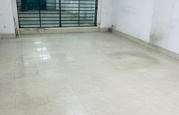 A cozy 500 sft commercial space available for rent at Gulshan 2 Avenueroad.