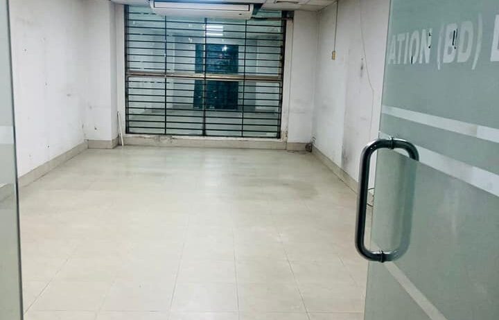 A cozy 500 sft commercial space available for rent at Gulshan 2 Avenueroad.